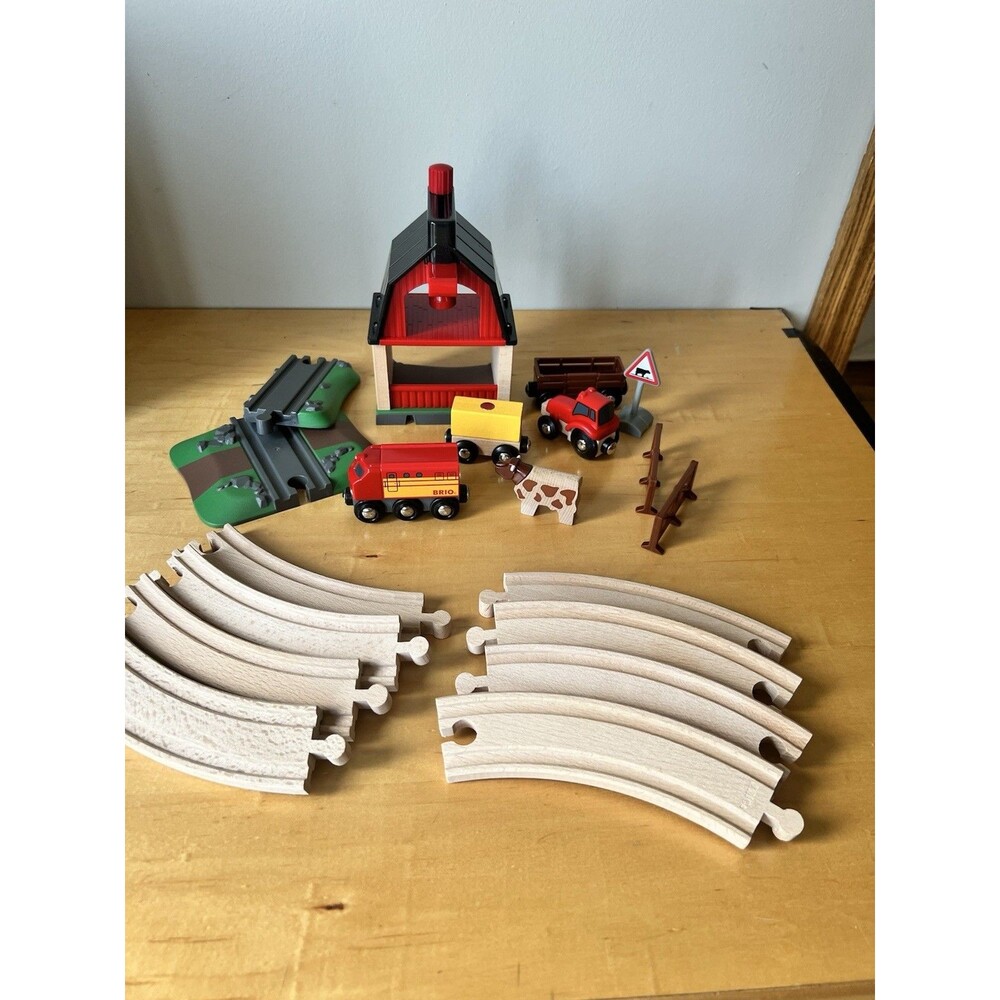 BRIO Farm Railway Set 20 Piece Interactive Train Set Kids Age 3+ #33719 - Picture 7 of 12